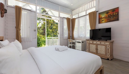 Signature Cabin, Garden View