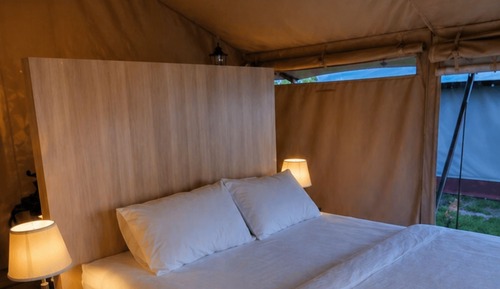 Comfort Tent, Balcony