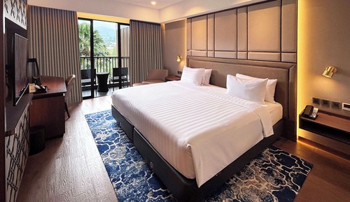 Deluxe Premier Pool Access