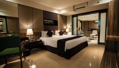 Executive Suite Room with Balcony