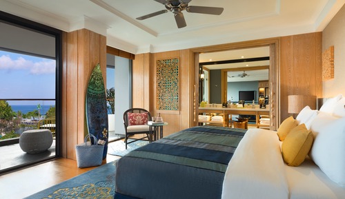 Suite, 1 King Bed, Partial Ocean View