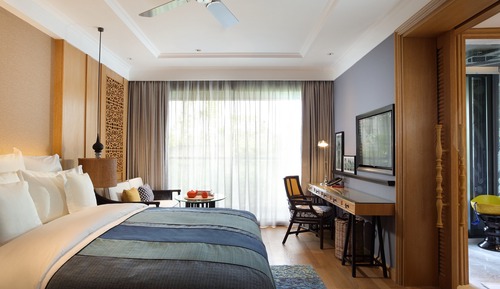Standard Room, 1 King Bed, Accessible (Courtyard Access)