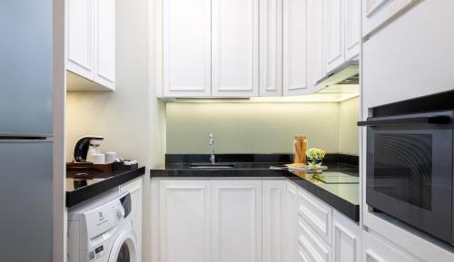 Premier One-Bedroom Apartment
