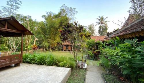 Family Room with Garden View