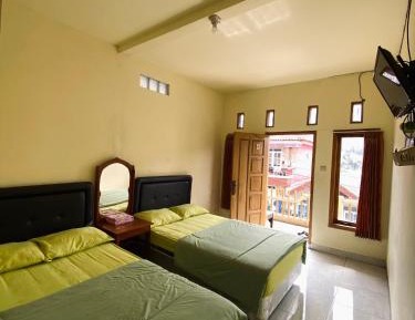 Twin Room with Private Bathroom