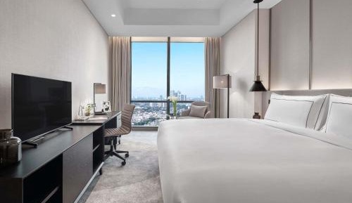 One-Bedroom King Apartment