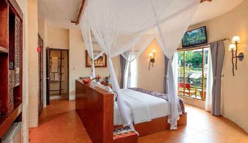 Swala Deluxe One-Bedroom Lodge + + Bali Safari Park Entrance & Safari Journey