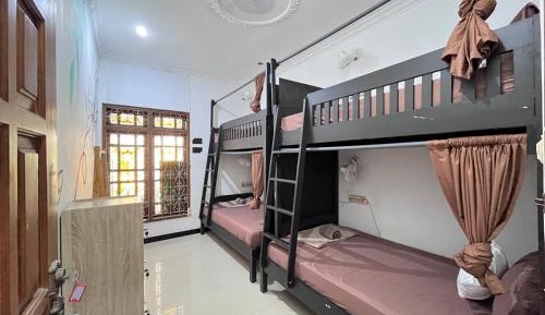 Quadruple Room with Shared Bathroom
