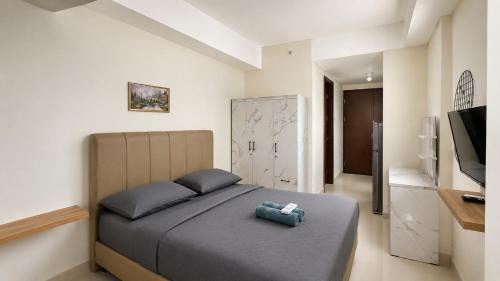 One-Bedroom Apartment with Sea View