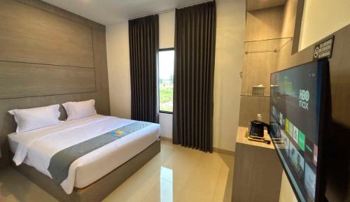 Deluxe Double Room with Side Sea View