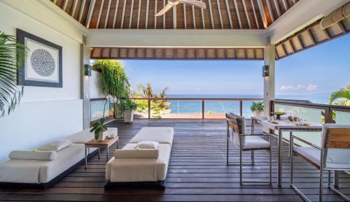 Sky Villa – An Extraordinary Sense of Space · Panoramic Sea View · Expansive Terrace · Secluded Garden Pool & Stone Bathtub