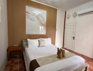 Standard Queen Room