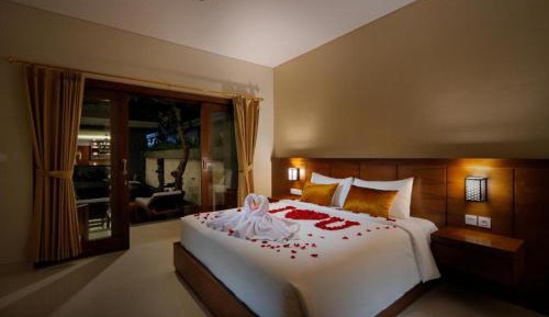 Deluxe Room (2 Adults + 1 Child)