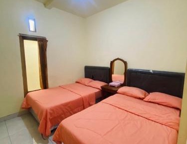 Twin Room with Private Bathroom