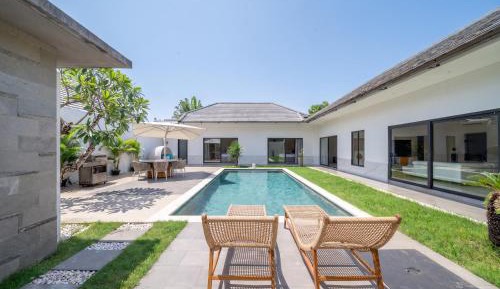 Villa with Garden View