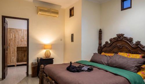 Standard Double Room with Shared Bathroom