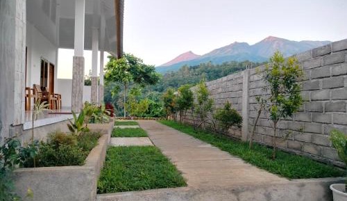 Double or Twin Room with Mountain View