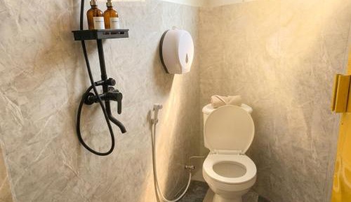 Single Room with Shared Bathroom