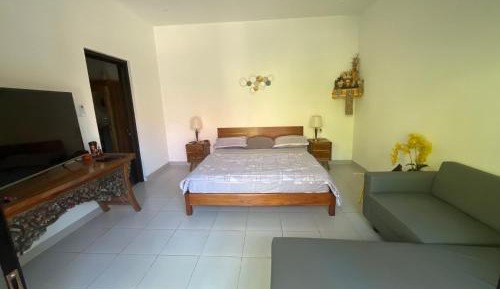 Deluxe Room (2 Adults + 1 Child)