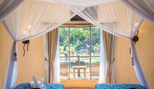 Swala Deluxe Twin One-Bedroom Lodge + Bali Safari Park Entrance & Safari Journey