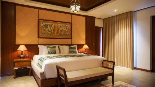 King Room with Pool View and Free 1x Mini Bar