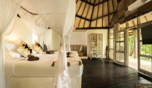 Lakeside Lodge