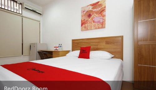 RedDoorz Double Room
