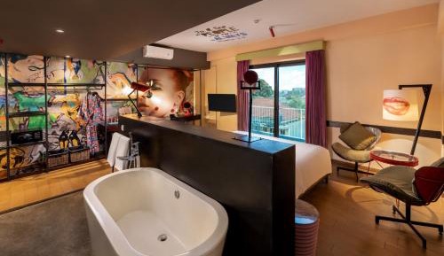 Dash Deluxe Double Room City View with Free 2 Bottles Beer