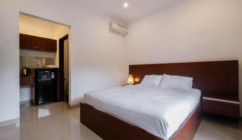 Standard Queen Room