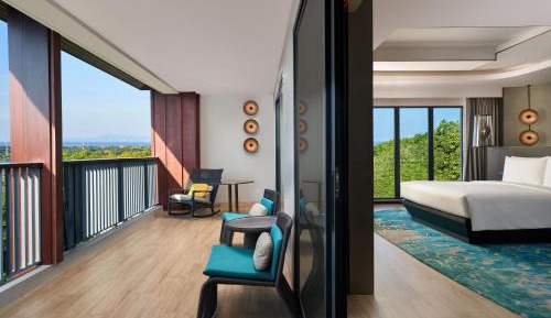 Executive Terrace/Balcony Suite Room with Free Scheduled Shuttle to Hotel’s Beach Facility