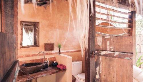 Bale with Private Bathroom with Free Return Boat from Kepo Harbor to Gili Asahan