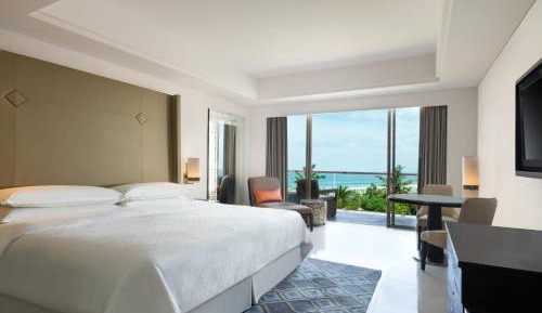 Guest Room Ocean View, 1 King Bed (suitable for 2 adults & 2 children below 12 y.o. or 3 adults with Extra Bed) with FREE Kids & Family Activities