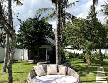 Villa with Garden View