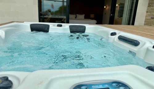 Jacuzzi Villa