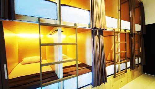 Single Bed in Mixed Dormitory Room
