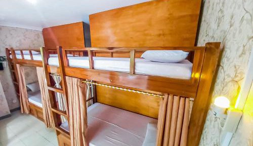 Single Bed in Mixed Dormitory Room