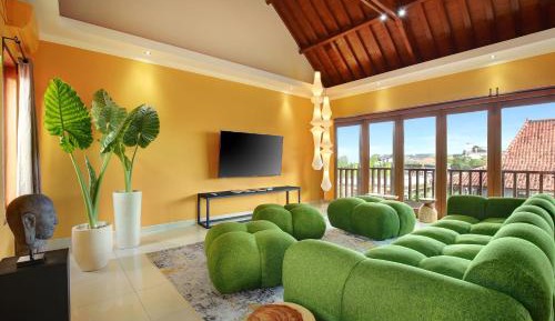 Villa with Garden View