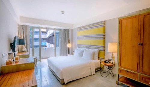 Deluxe Room with Balcony and Pool View - Complimentary Treats