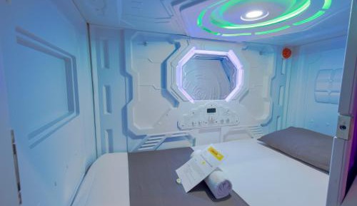 Bed in 10-Bed Men Capsule Room with Shared Bathroom
