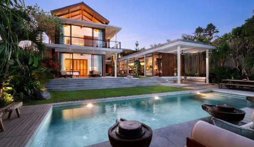 Seven-Bedroom Villa with Private Pool 
