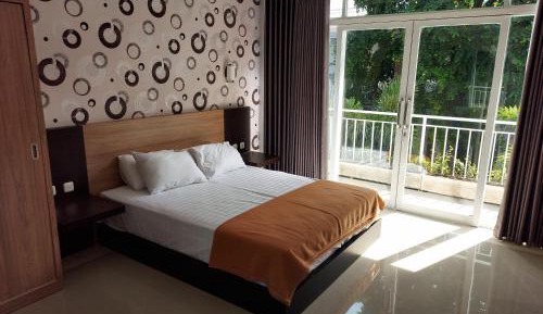 Standard Queen Room