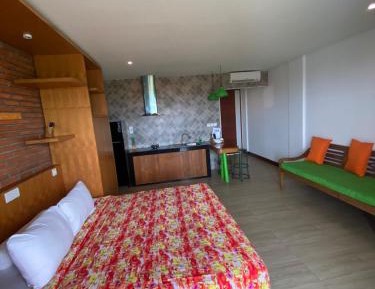Suite Apartment with Balcony & Kitchen