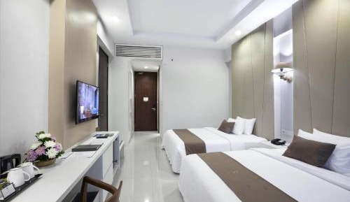 Lagoon Family Suite with Balcony