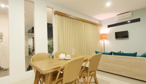 Apartment with Pool View 
