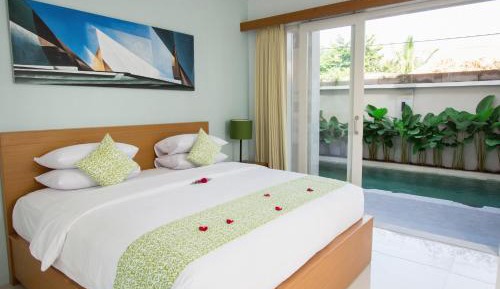 Suite with Pool View