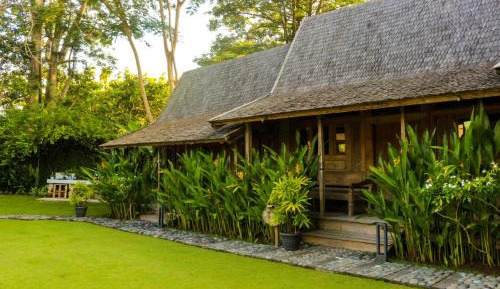 Villa with Garden View