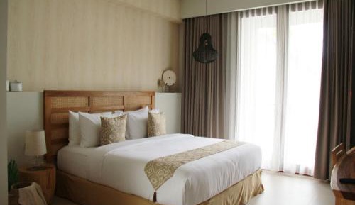 Junior Suite with Balcony