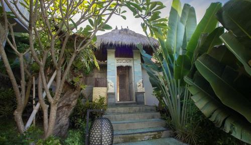 Villa with Garden View