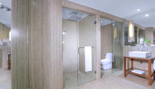 One-Bedroom Suite with Private Pool and Wellness Activity