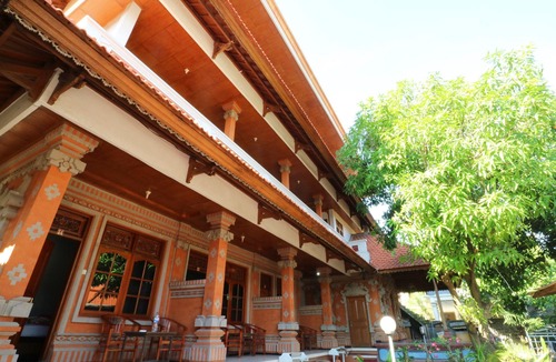 Downtown Kuta Hotel | OYO 2411 Taman Mekar Beach Inn 2